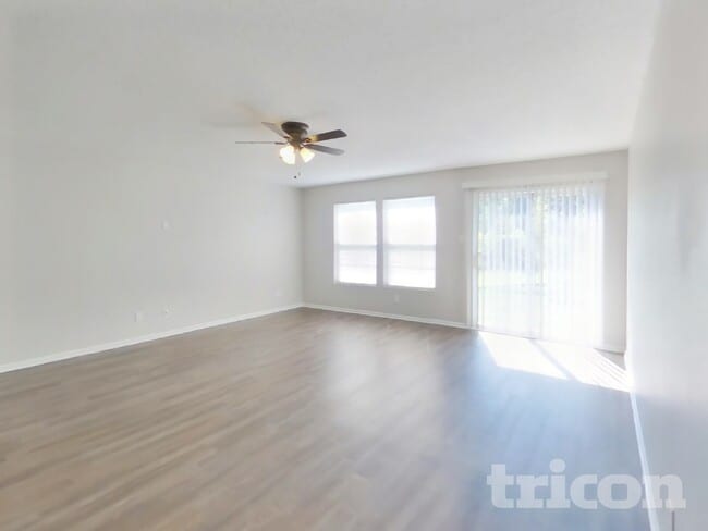 Building Photo - 585 Streamside Dr