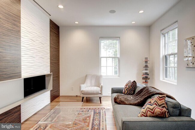 Foto del edificio - 3329 Q St NW