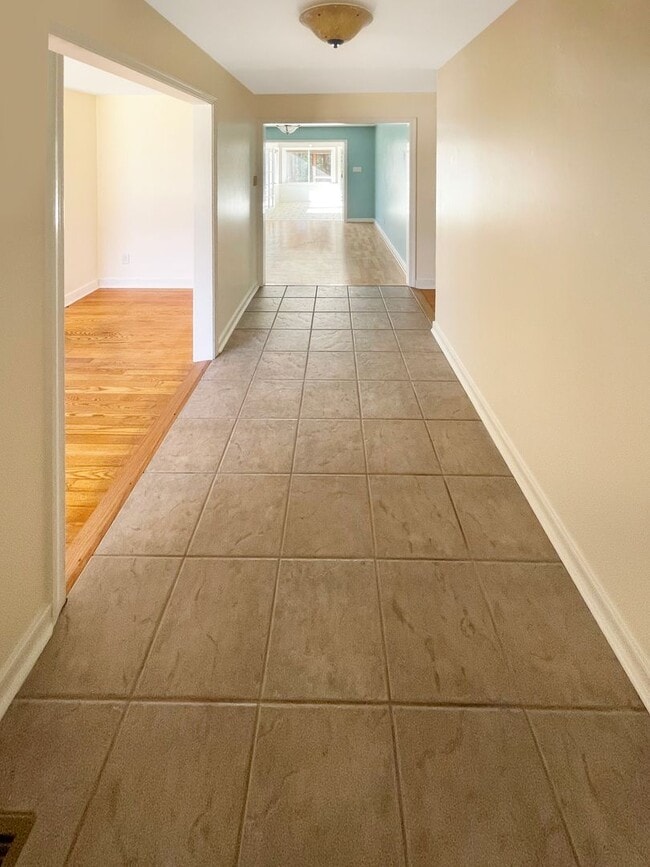 Foto del edificio - Brick Rancher with Handicap Accessibility!!!