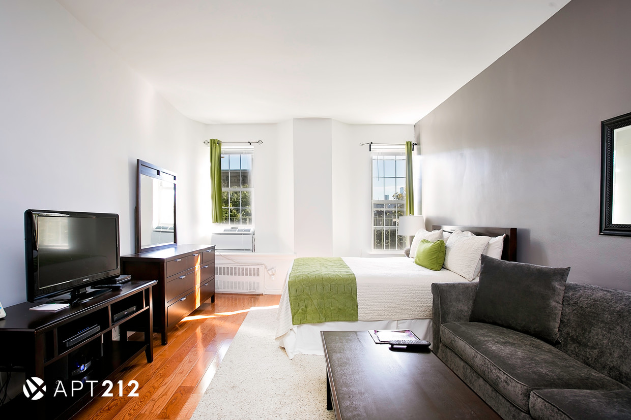 Primary Photo - 55 Perry St