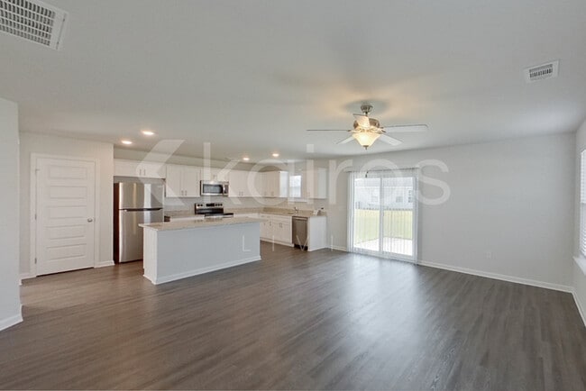 Building Photo - 141 Western Red Cedar Dr.