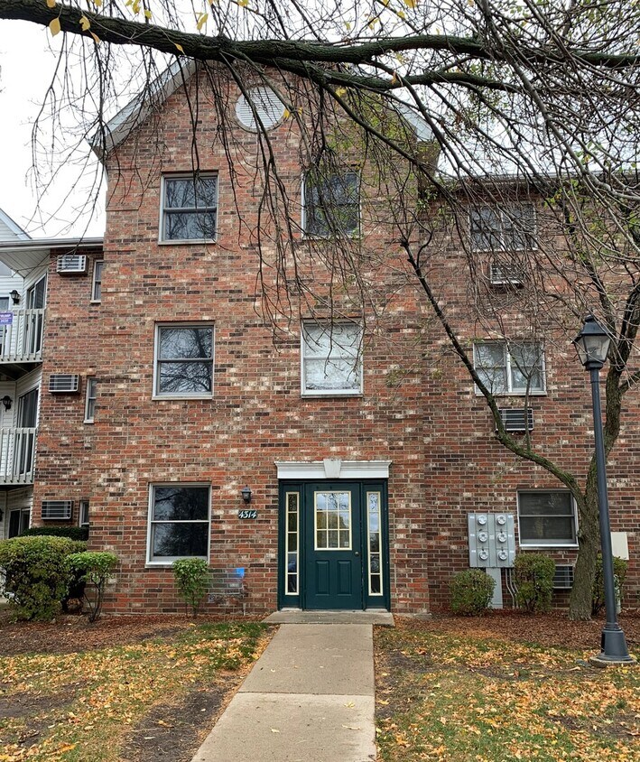 Primary Photo - 4314 W Shamrock Ln