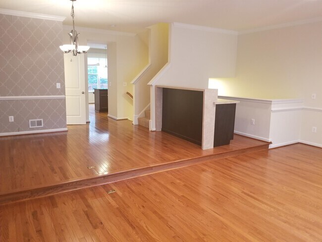Foto del edificio - 327 Woodstream Blvd