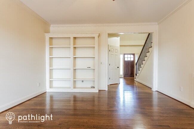 Building Photo - 2049 Enclave Dr