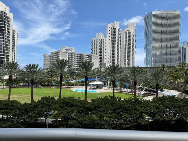 Foto del edificio - 19370 Collins Ave