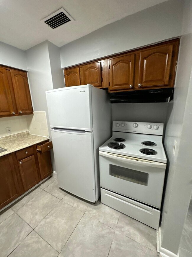Foto del edificio - Fully Renovated 3/2 Available for Immediat...