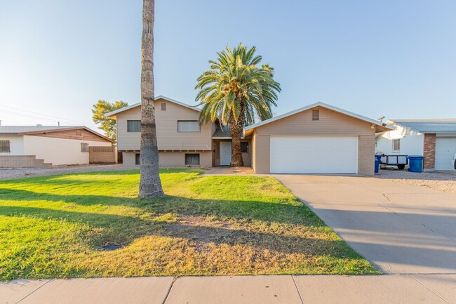 Building Photo - 5 BEDROOM, 2.5 BATH TEMPE HOME W/ 2 MASTER...