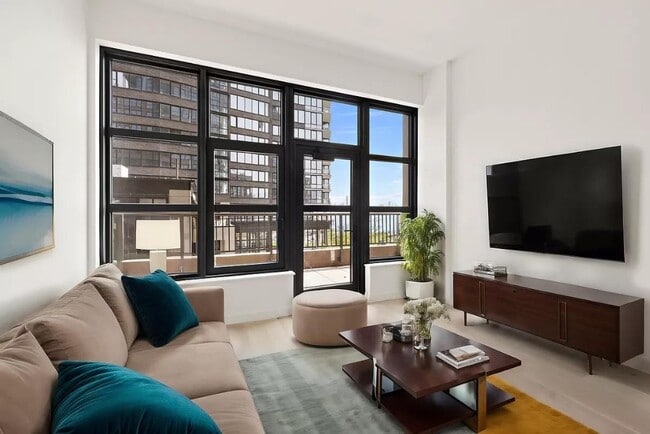 Building Photo - 21 India St