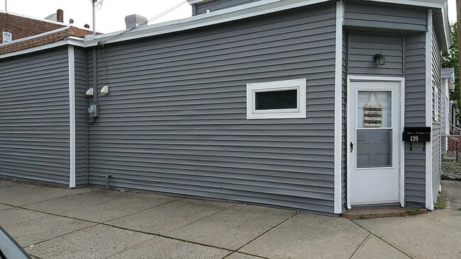 Building Photo - 139 Lake Ave