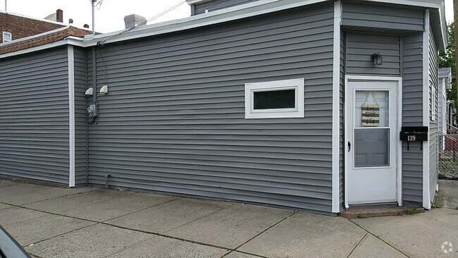 Building Photo - 139 Lake Ave