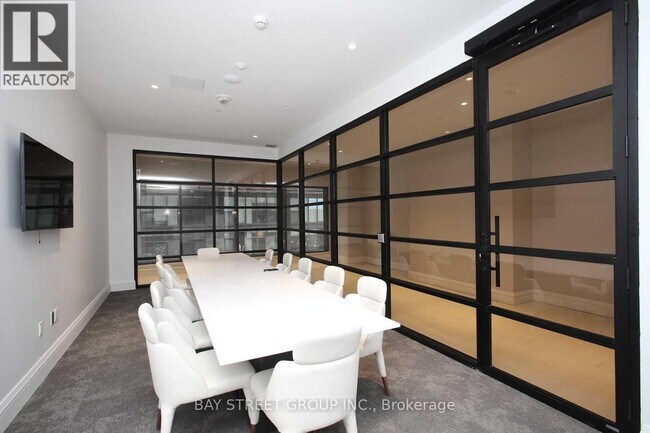 Building Photo - 39-1339 Roehampton Ave
