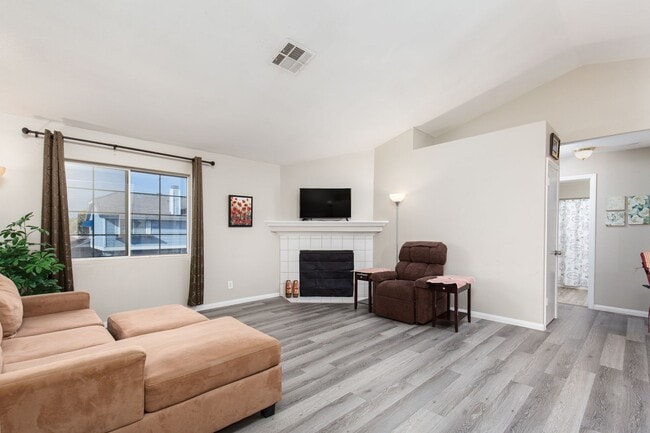 Building Photo - 2nd floor unit in gated community with pool/spa/tennis