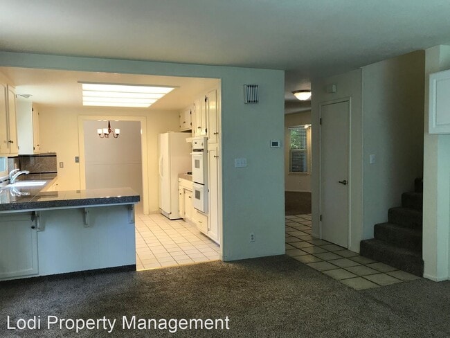 Foto del edificio - 4 br, 2.5 bath House - 749 ATHERTON DRIVE
