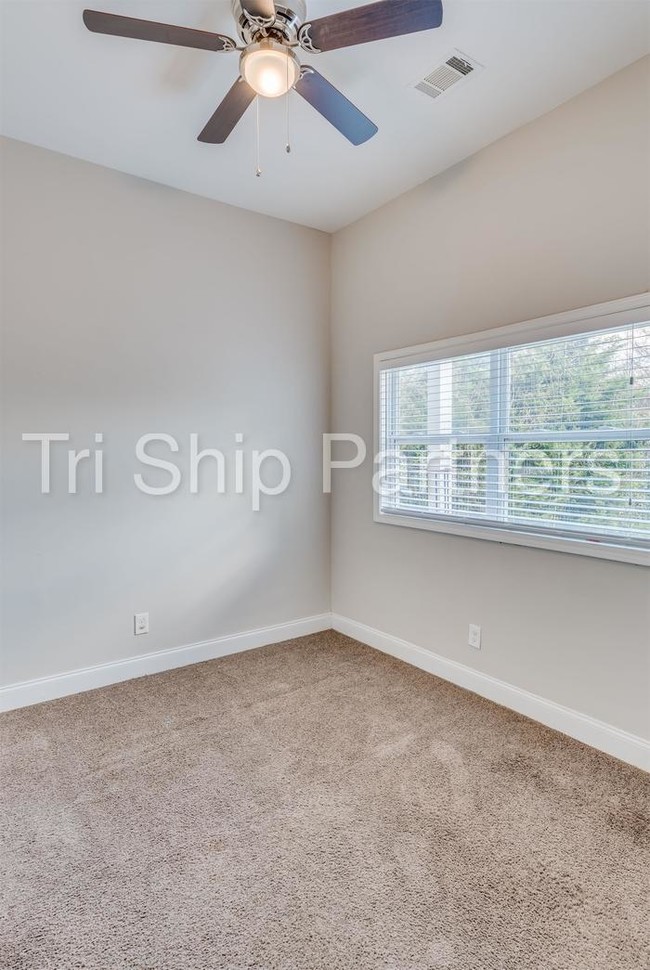 Building Photo - 1575 Laurel Park Pl SW