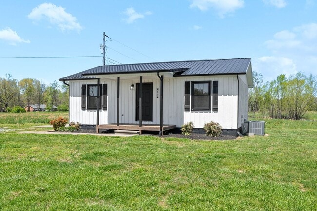 Building Photo - 1 Bedroom Home For Rent In Woodlawn!