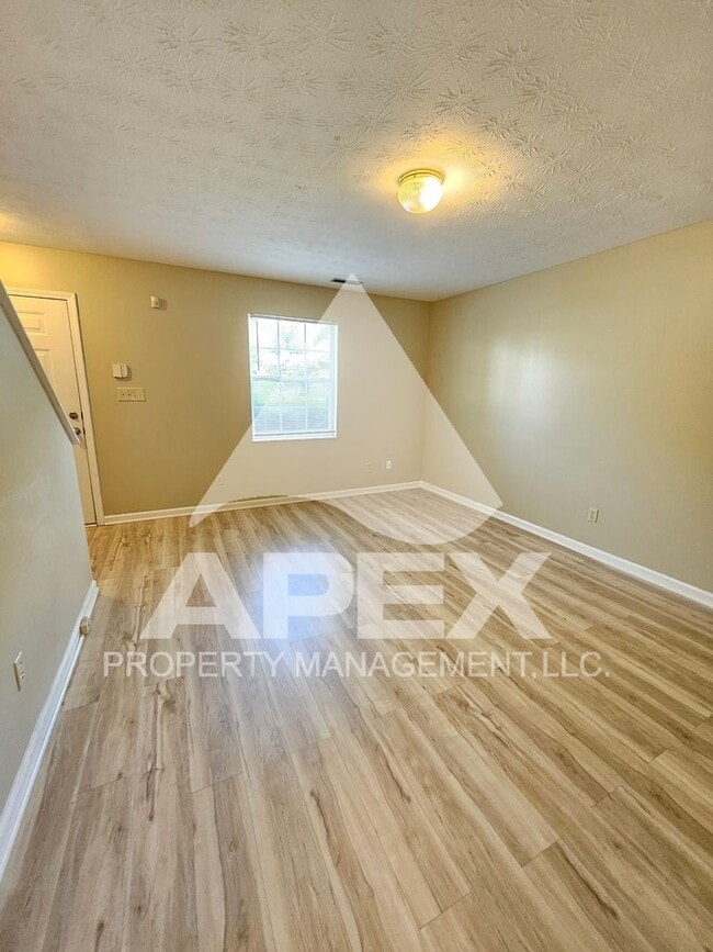 Building Photo - MOVE-IN SPECIAL, $1 RENT!! - Spacious 2Bd - 1.5 Ba Town Home---WEST--CEDAR BLUFF!