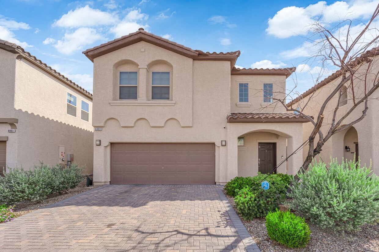 Primary Photo - Immaculate 3 Bedroom, 2.5 Bathroom Home wi...