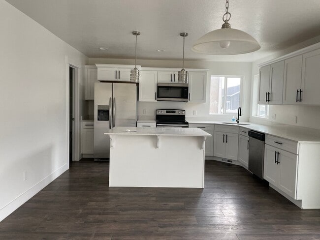 Building Photo - 98 N Stone Gate Dr
