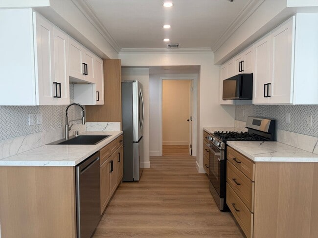 Interior Photo - The Argon Wilshire