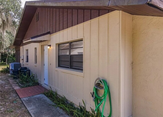 Building Photo - 215 Beach Ln