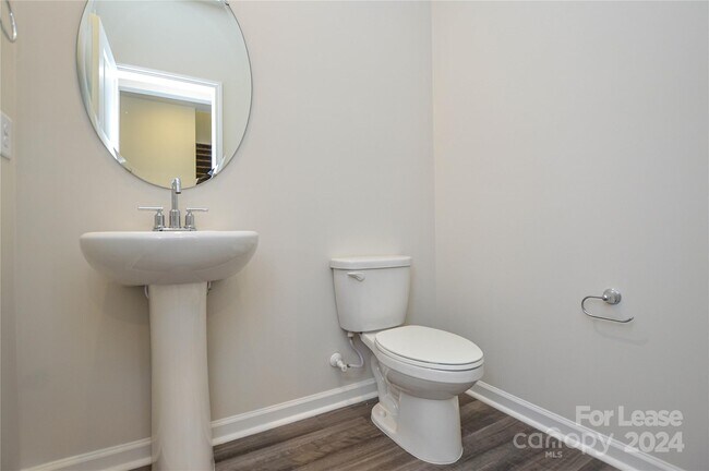 Building Photo - 1620 Baymont Ct