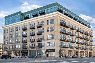 Building Photo - 1645 W Ogden Ave