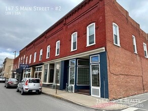 Building Photo - 147 S Main St