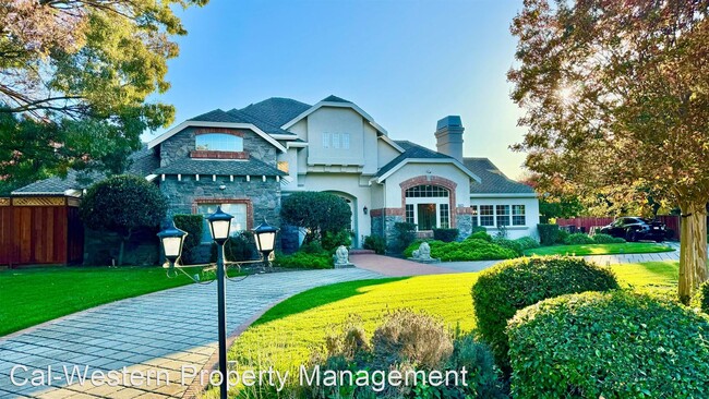 Foto del edificio - 4 br, 4 bath House - 18775 Saint Marks Avenue