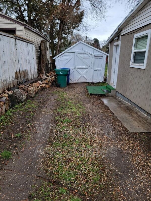 Building Photo - 1071 Sullivan Dr