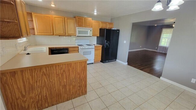 Building Photo - 3720 N Rainbow Farm Rd