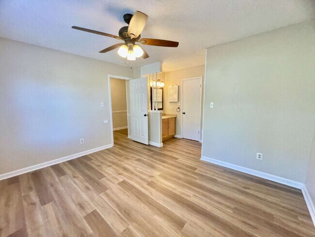 Foto del edificio - 3 Bed, 2 Bath Nest In Fayetteville