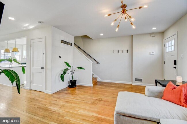 Building Photo - 1371 Adams St NE