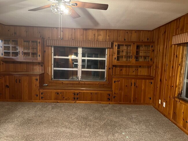 Family Room - 1809 W Forest Ave