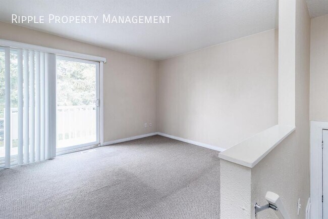 Photo du bâtiment - Modern 2 Beds, 1 Baths Duplex | No Pets Al...