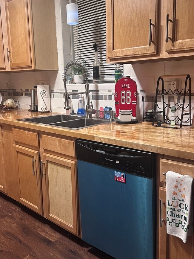 Building Photo - 1465 N Northwest Hwy