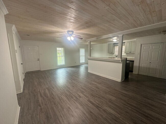 Building Photo - 10113 Winston Dr N