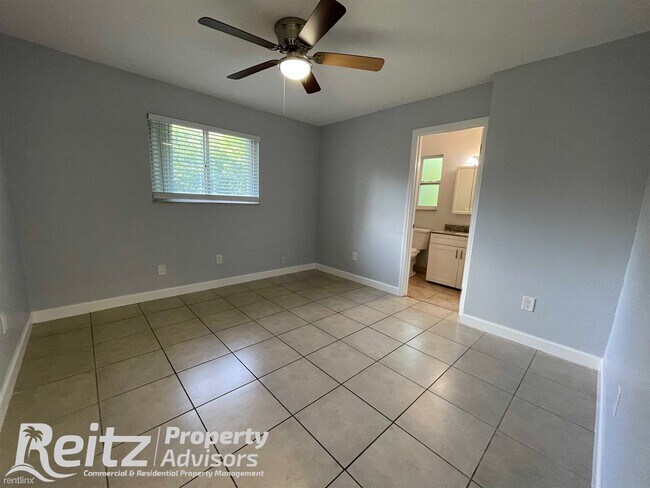 Foto del edificio - 3 br, 2 bath Duplex - 4231-4233 Pine Drop ...