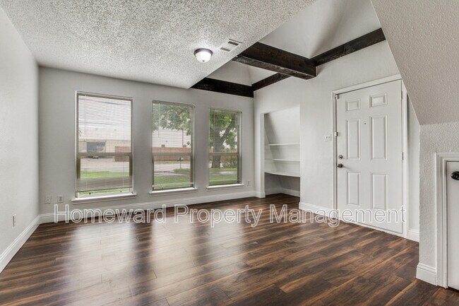 Photo - 809 E Pioneer Dr Apartment