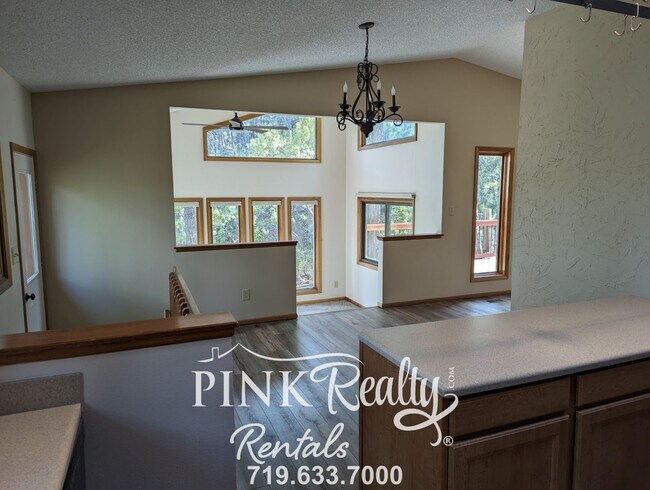 Building Photo - Gorgeous, Private 3 Bedroom Rancher on 2.5...