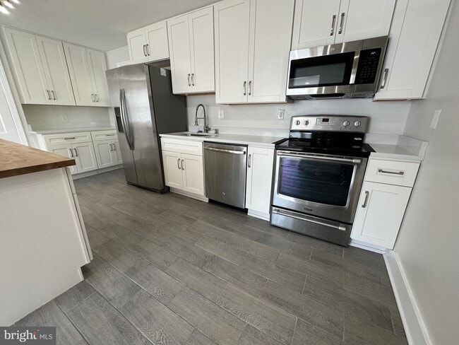 Building Photo - 5008 Nantucket Rd
