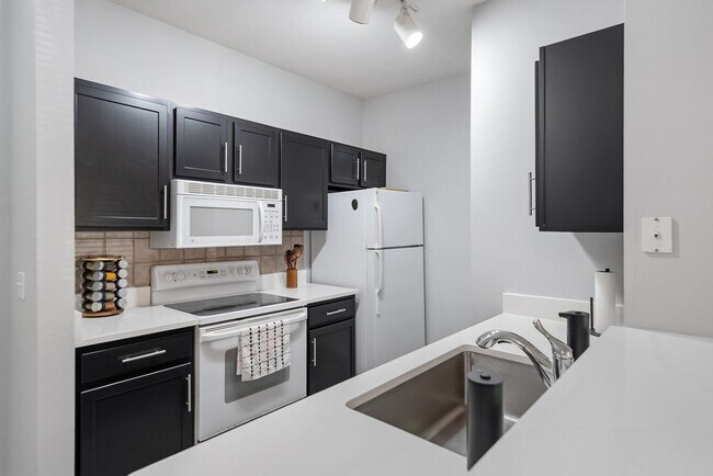 Building Photo - 4207 S Dale Mabry Hwy