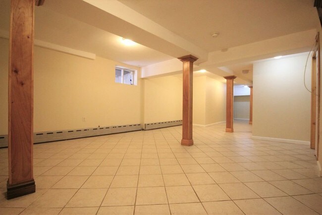Building Photo - 421 Humboldt St