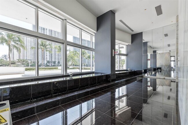 Foto del edificio - 325 Biscayne Blvd