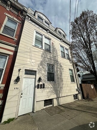 Building Photo - 2208 Victor St