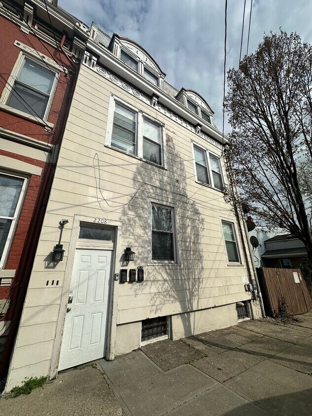 Foto principal - 2208 Victor St