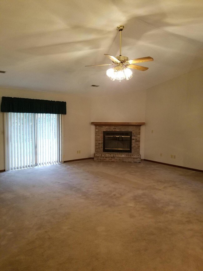 Building Photo - 5004 Thornridge Dr