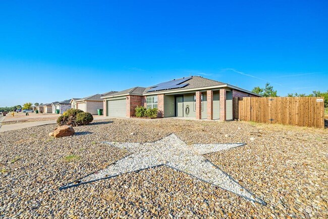 Foto del edificio - COMING SOON... PaulAnn Home w/ Solar Panels! Save On Your Electric Bill!