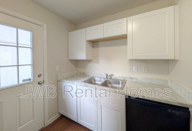 Foto del edificio - 8491 India Ave