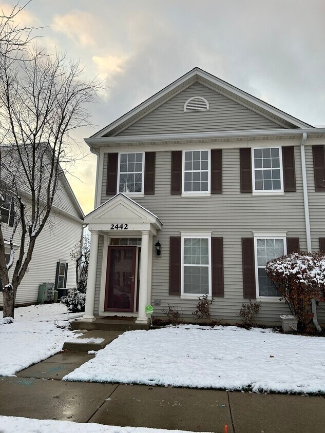 2442 Cir, Aurora, IL 60503 Townhome Rentals in Aurora IL