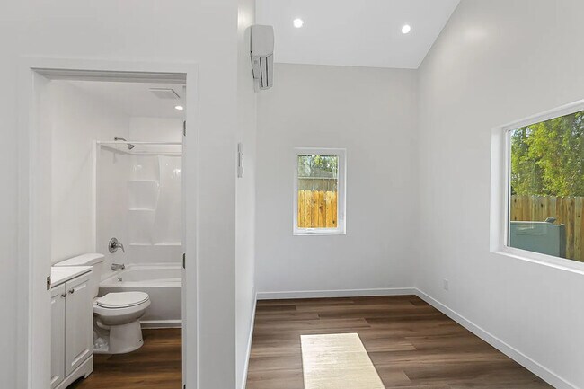 Foto del edificio - 420 N Batavia St